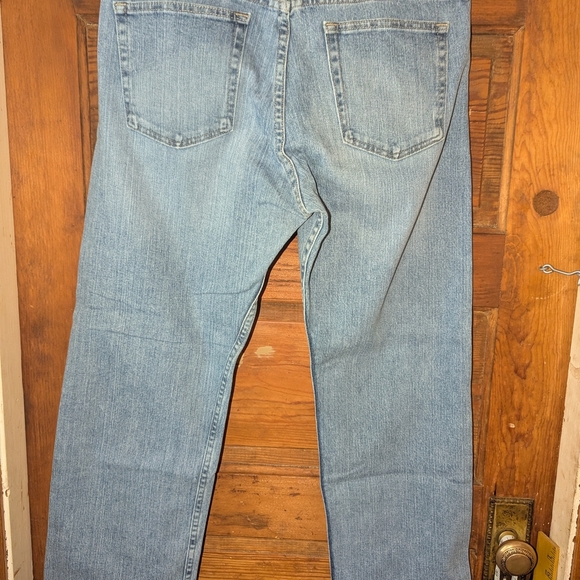Wrangler Blue Straight Jeans with Classic Denim Texture - Picture 5 of 8